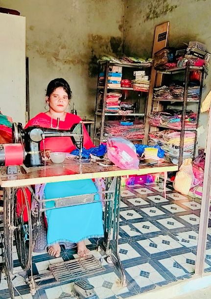 माओवादी हमले के बाद टूटा परिवार, अब सफलता की नई उड़ान—सरोज पोडियाम बनीं सुकमा की प्रेरणादायी उद्यमी