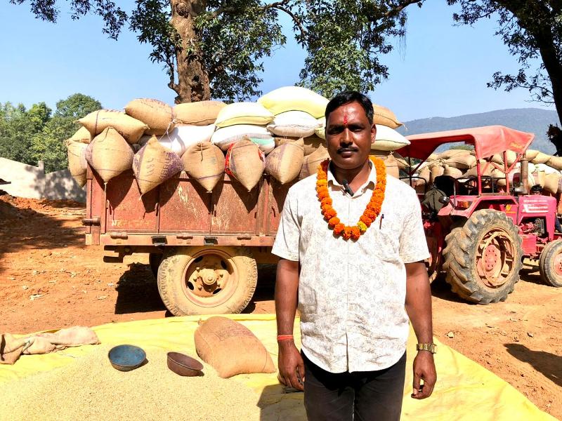 जशपुर में धान खरीदी व्यवस्था बनी किसानों की पहली पसंद, संतोष यादव ने बताया—‘ऑनलाइन टोकन से लेकर तौल तक हर व्यवस्था बेहतर, शासन के प्रयास काबिल-ए-तारीफ