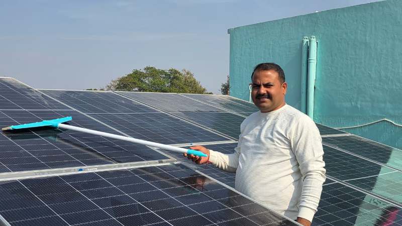 पीएम सूर्य घर-मुफ़्त बिजली योजना ने बदली उपभोक्ताओं की किस्मत: अब घरों की छत से बन रही है अतिरिक्त आय