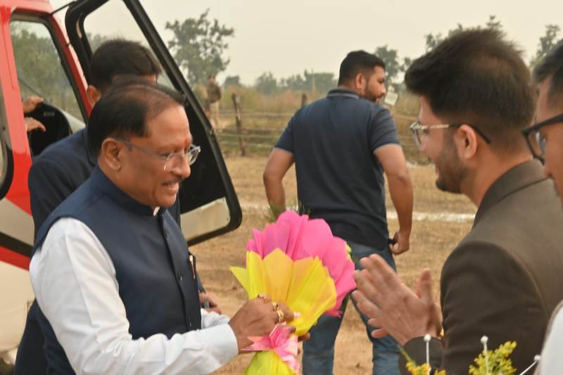 चंदेरी में मुख्यमंत्री का आत्मीय स्वागत—पूर्व विधायक के पारिवारिक समारोह में शामिल होने पहुंचे कई दिग्गज नेता