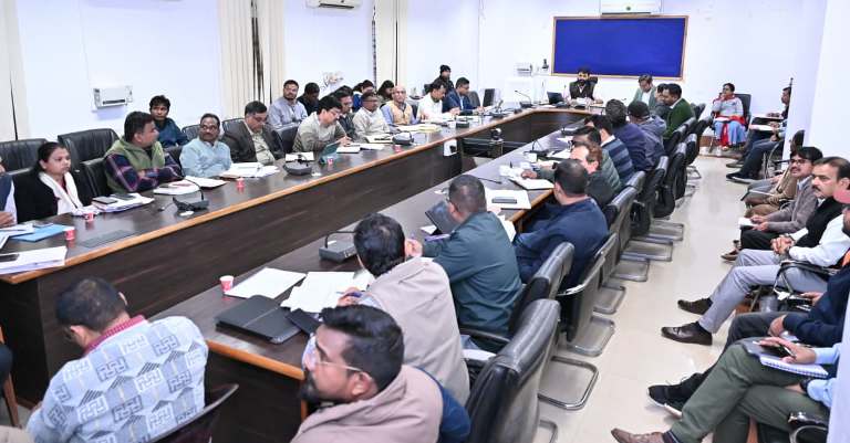 जशपुर प्रशासन का बड़ा अभियान—‘सुशासन सप्ताह’ में लगेगा जिला स्तरीय जनसमस्या निवारण शिविर, कलेक्टर रोहित व्यास ने कहा: ‘कोई बच्चा पोलियो खुराक से न छूटे’; 21 दिसंबर से चलेगा प्लस पोलियो ड्राइव