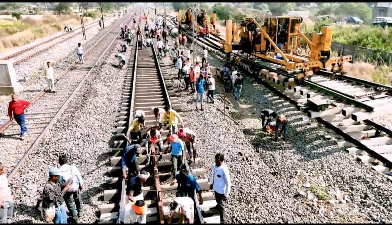 बाराद्वार स्टेशन चौथी लाइन से जुड़ा: दक्षिण पूर्व मध्य रेलवे की बड़ी उपलब्धि, रेल संरक्षा, क्षमता और पंक्चुअलिटी में होगा उल्लेखनीय सुधार