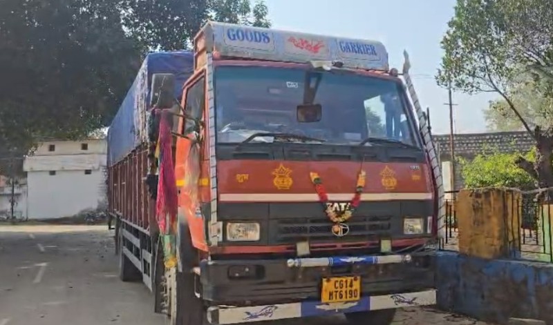 Breaking Jashpur : हाइवे पर 13 लाख की लूट का सुपर-ड्रामा! ड्राइवर बोला–चार नकाबपोशों ने हमला किया… लेकिन मेडिकल रिपोर्ट ने पूरी कहानी उलट दी—जांच में बड़ा ट्विस्ट, एसएसपी बोले—“सभी एंगल से जांच जारी”