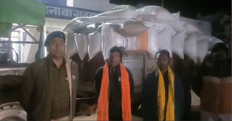 धान कोचियों पर जशपुर पुलिस का शिकंजा : सीमा पार से अवैध धान लाने की कोशिश नाकाम, जशपुर पुलिस की बड़ी कार्रवाई, ट्रक–पिकअप–ट्रैक्टर से 342 क्विंटल धान जब्त, जिला प्रशासन को सौंपा कार्यवाही हेतु.