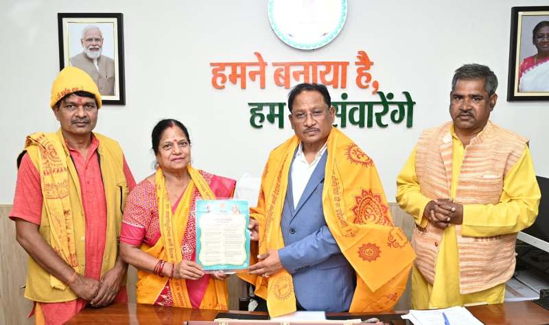 मुख्यमंत्री विष्णु देव साय से अखिल विश्व गायत्री परिवार की सौजन्य भेंट, 251 कुण्डीय गायत्री महायज्ञ के लिए दिया आमंत्रण