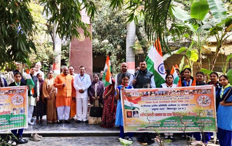 बिलासपुर में उमड़ा देशभक्ति का ज्वार : वन्दे मातरम् उद्यान में सेनानियों की गाथा देख भावुक हुए परिजन, “सेनानी परिवारों की उपेक्षा नहीं सहेगा देश” — सम्मान यात्रा में गूंजा क्रांतिकारी संदेश.