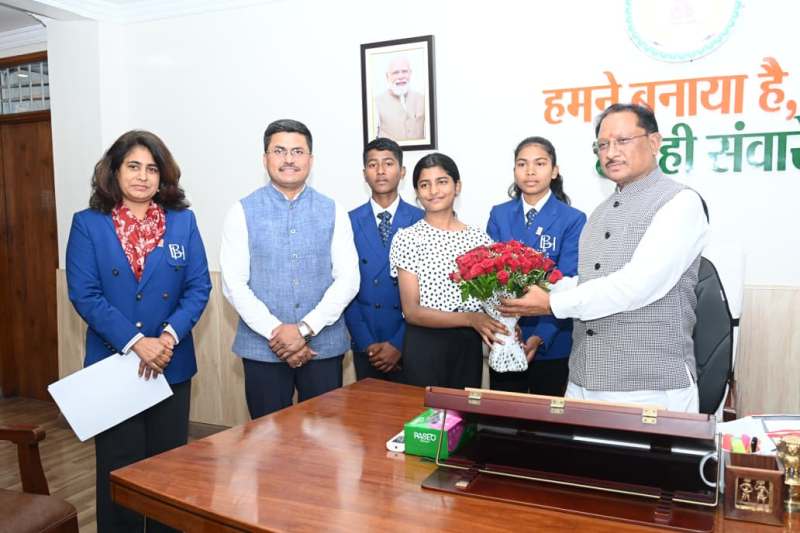 मुख्यमंत्री विष्णु देव साय ने किया सम्मानित: इंफाल टूर्नामेंट में इतिहास रचने वाली टीम को सराहा