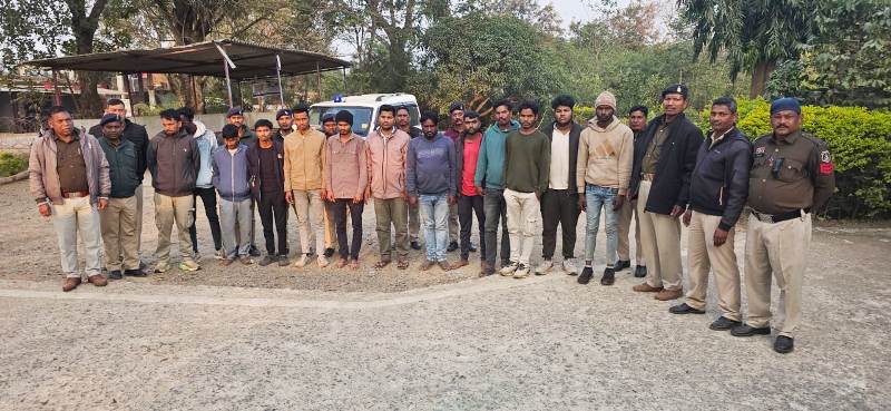 शादी समारोह के विवाद ने लिया हिंसक रूप—भीड़ बनकर पहुंचे हमलावरों को पुलिस ने घेरकर दबोचा, 13 आरोपी भेजे गए जेल