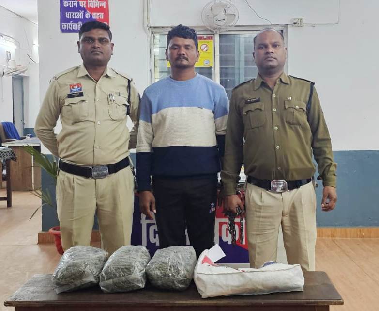 पुलिस की निर्णायक कार्रवाई: अपाचे बाइक में छिपाकर ले जा रहा था 2.7 किलो गांजा, आरोपी गिरफ्तार, ऑपरेशन ‘निश्चय’ बना पुलिस का हथियार