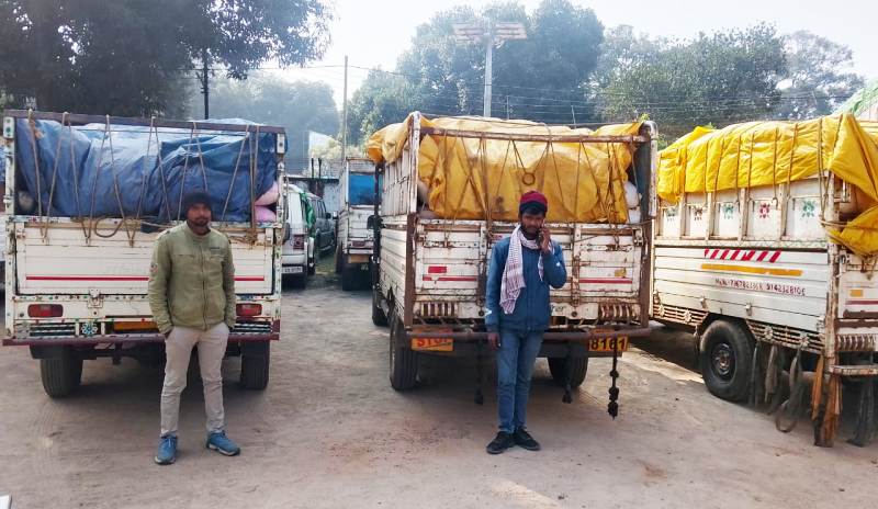 पुलिस ने फिर पकड़ा 120 क्विंटल अवैध धान : झारखंड से छत्तीसगढ़ लाया जा रहा था 3 लाख का धान, जशपुर पुलिस ने नाकाबंदी कर पकड़ा, चार पिक-अप वाहनों सहित हुई कार्रवाई.