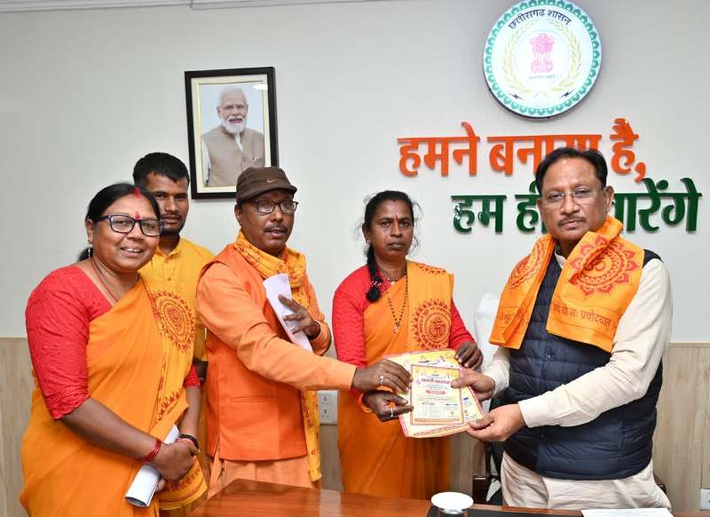 मुख्यमंत्री से अखिल विश्व गायत्री परिवार के सदस्यों ने सौजन्य मुलाकात की