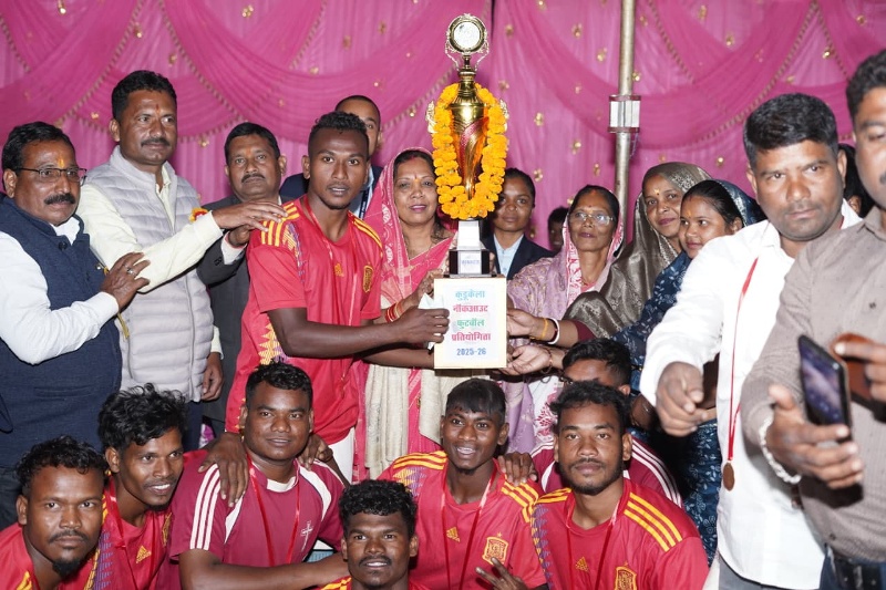 बेलटोली ने रोमांचक फाइनल में लोधमा को 3–1 से मात देकर जीता खिताब; पुरस्कार वितरण में कौशल्या साय ने बढ़ाया खिलाड़ियों का मनोबल