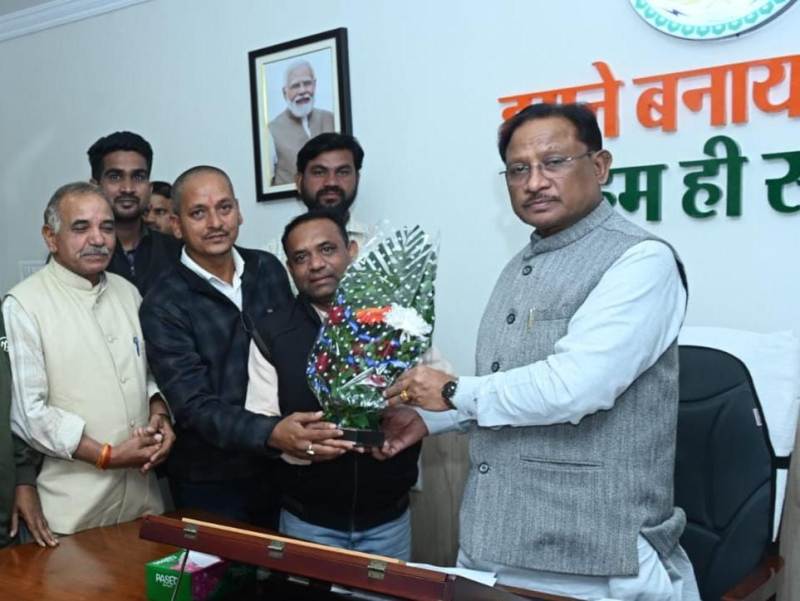 CM विष्णु देव साय से कुंभकार समाज की सौजन्य मुलाकात—नवागांव महाधिवेशन में मुख्य अतिथि बनने का दिया निमंत्रण