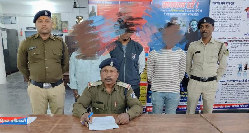वायरल वीडियो का असर: पुलिस ने मुकुंद मल्टीप्लेक्स में मारपीट करने वाली दोनों युवतियों को दबोचा, सहयोग करने वाले तीन युवक प्रतिबंधात्मक कार्रवाई में जेल भेजे