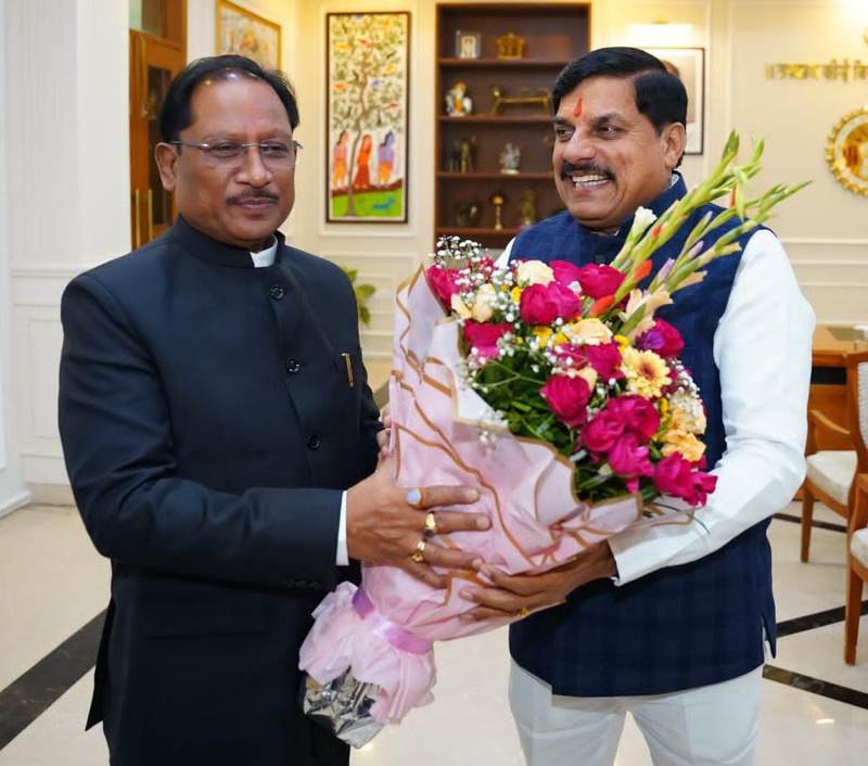 रायपुर–भोपाल : मुख्यमंत्री विष्णुदेव साय का मध्यप्रदेश दौरा—समत्व भवन में सीएम डॉ. मोहन यादव से सौजन्य भेंट, छत्तीसगढ़–मध्यप्रदेश के बीच सहयोग को नई दिशा देने पर हुई सार्थक चर्चा