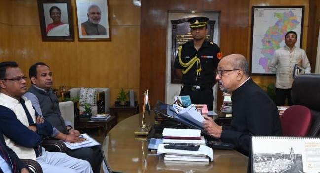 शहीदों-सैनिकों के सम्मान की नई पहल: राज्यपाल डेका ने पूर्व सैनिकों और स्वतंत्रता सेनानियों की स्मृति संरक्षण के लिए स्मारक और मेमोरियल गैलरी विकसित करने का आदेश दिया