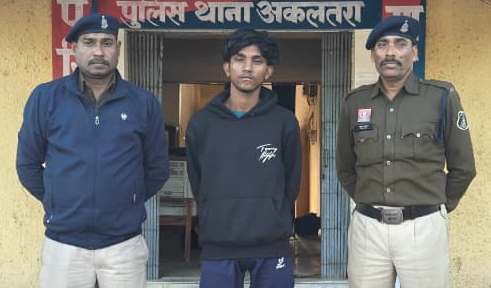 शादी का प्रलोभन देकर नाबालिग से शोषण और वीडियो वायरल की धमकी—मुख्य आरोपी धीरेन्द्र रात्रे गिरफ्तार, पुलिस ने मोबाइल व वाहन जब्त किया