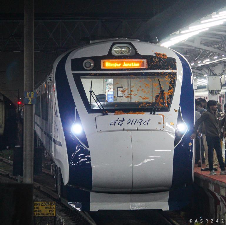 तीन साल में अनेक उपलब्धियाँ: दक्षिण पूर्व मध्य रेलवे की पहली ISO 9001:2015 प्रमाणित ट्रेन बनी बिलासपुर–नागपुर वंदे भारत