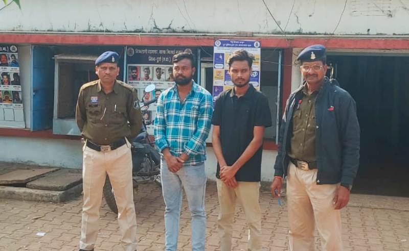 महाविद्यालय में अराजकता फैलाने वाले गिरफ्तार: प्राचार्य कक्ष में घुसकर कांच तोड़ा, दस्तावेज फाड़े, गाली-गलौज और धक्का-मुक्की—पुलिस ने दो आरोपियों को भेजा न्यायिक अभिरक्षा में