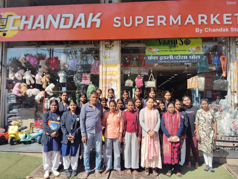 कक्षा से काउंटर तक सीख का सफर: सेजस की छात्राओं ने सुपरमार्केट भ्रमण से जाना रिटेल उद्योग का व्यावहारिक स्वरूप