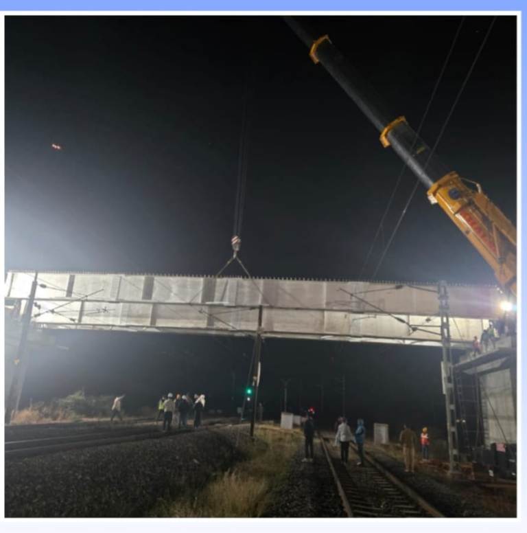 रेल परिचालन की सुरक्षा व क्षमता में बढ़ोतरी: मुसरा–जटकन्हार सेक्शन में प्लेट गर्डर लॉंचिंग कार्य संपन्न