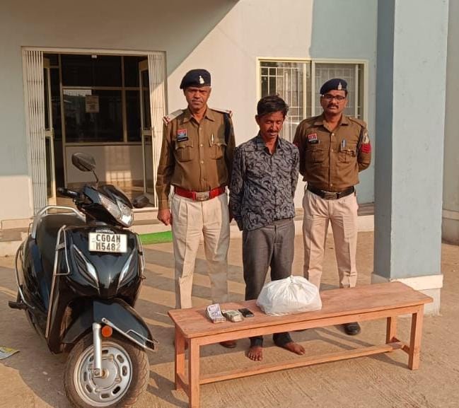 ग्राहकों को गांजा देने आ रहा था आरोपी, पुलिस ने बिछाया जाल: 2.35 लाख का माल जब्त, NDPS एक्ट में कार्रवाई