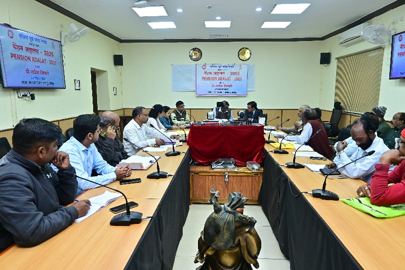 पेंशनभोगियों की समस्याओं पर संवेदनशील रुख: अपर मंडल रेल प्रबंधक की अध्यक्षता में नागपुर मंडल में पेंशन अदालत आयोजित