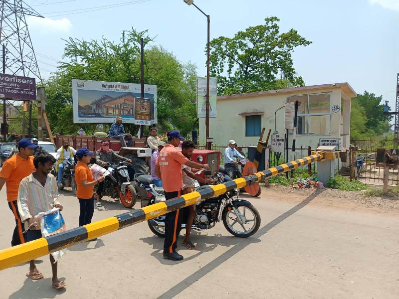 सुरक्षित रेल परिचालन का संकल्प: रायपुर मंडल में संरक्षा निरीक्षण, समपार फाटक जागरूकता अभियान और सेफ्टी सेमिनार की व्यापक पहल