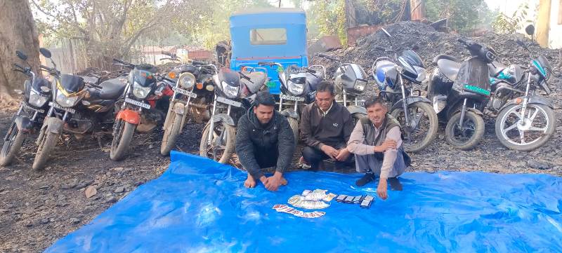 ऑपरेशन प्रहार के तहत जुआ-सट्टा गिरोह का भंडाफोड़: पुलिस ने मुख्य आरोपी सहित 3 आरोपियों को किया गिरफ्तार, संगठित जुआ संचालन का खुलासा