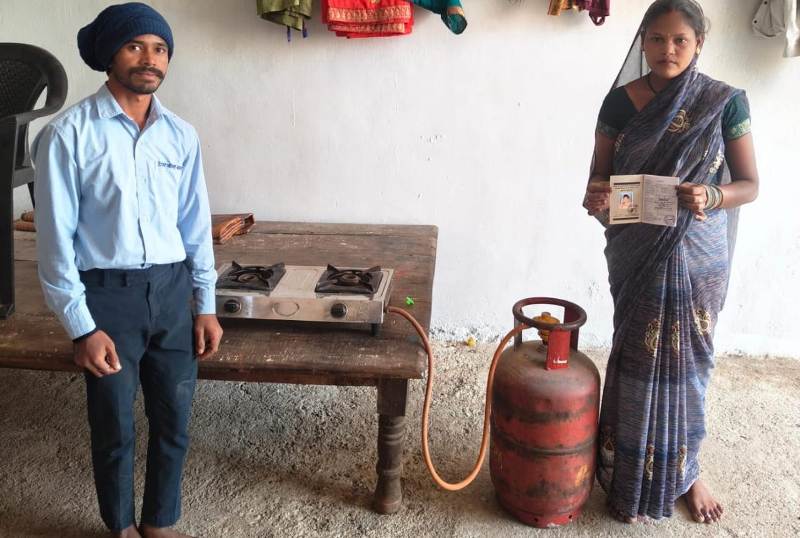 उज्ज्वला योजना के तहत मुफ्त एलपीजी कनेक्शन से ग्रामीण परिवारों को मिली राहत: स्वास्थ्य, सुविधा और समय की बचत में बहुप्रभावी सुधार
