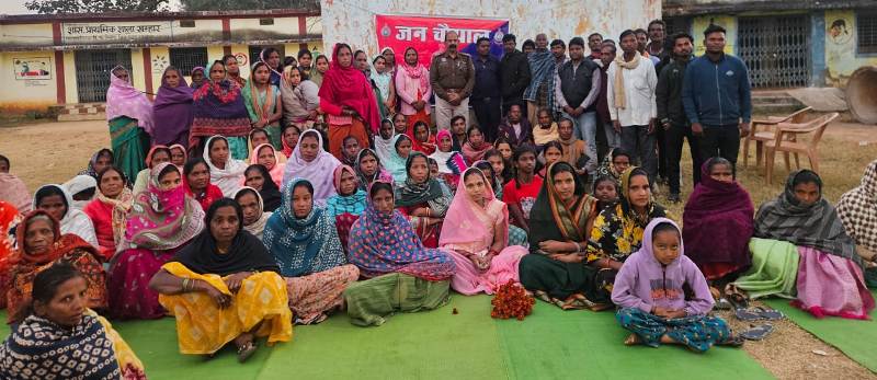 लैलूंगा के ग्राम खम्हार में पुलिस जन चौपाल : थाना प्रभारी ने नशामुक्ति, साइबर अपराध और महिला सुरक्षा पर दिया सशक्त संदेश