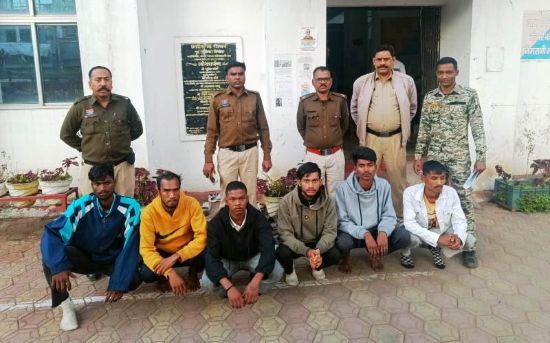 मारपीट व तोड़फोड़ का मामला : रामभांठा हिंसा मामले में कोतवाली पुलिस की सख्ती, बलवा के आरोप में हथियारों सहित सात आरोपी गिरफ्तार कर भेजे गए जेल.