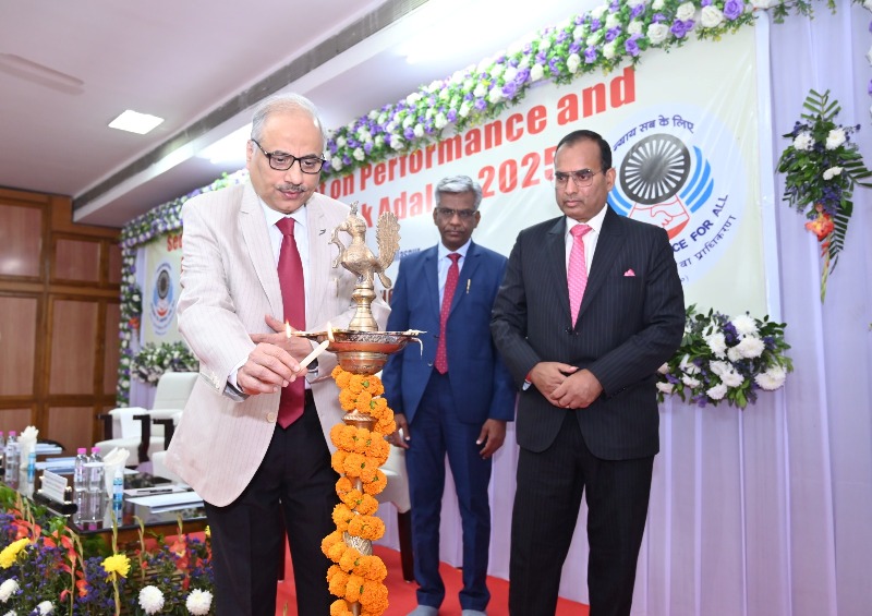 2.27 करोड़ से अधिक मामलों का निपटारा, छत्तीसगढ़ की ऐतिहासिक उपलब्धि :राष्ट्रीय लोक अदालत सम्मेलन में उत्कृष्ट जिलों और न्यायालयों को मुख्य न्यायाधीश न्यायमूर्ति रमेश सिन्हा ने किया गया सम्मानित