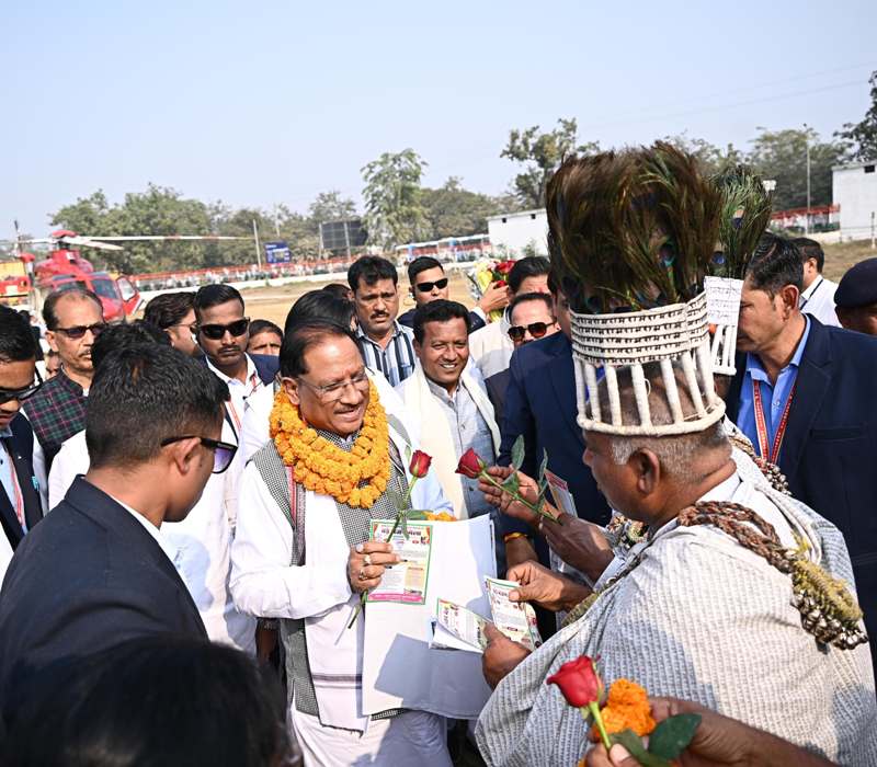 सारंगढ़ में मुख्यमंत्री विष्णुदेव साय का गरिमामय आगमन, जनप्रतिनिधियों और प्रशासनिक अधिकारियों ने किया आत्मीय अभिनंदन