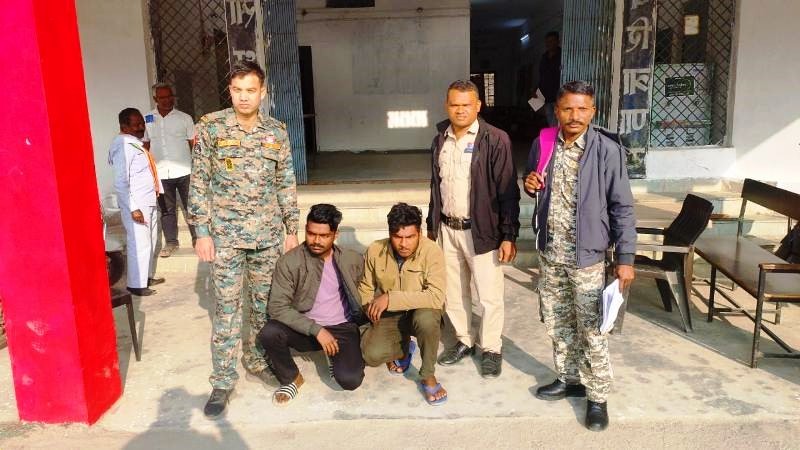 सरकारी उपार्जन में घोटाले की कोशिश विफल : रात के अंधेरे में धान तस्करी ! 1.86 लाख के अवैध धान सहित दो बुलेरो पिक-अप जब्त, लैलूंगा पुलिस ने दो तस्करों को किया गिरफ्तार.