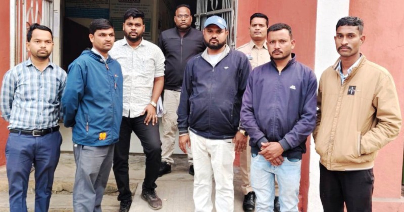 एम्बुलेंस पर हमला पड़ा भारी : आपातकालीन सेवा में बाधा बर्दाश्त नहीं, पुसौर पुलिस की सख्त कार्रवाई, एम्बुलेंस चालक से मारपीट और तोड़-फोड़ मामले में छः आरोपी भेजे गए जेल.