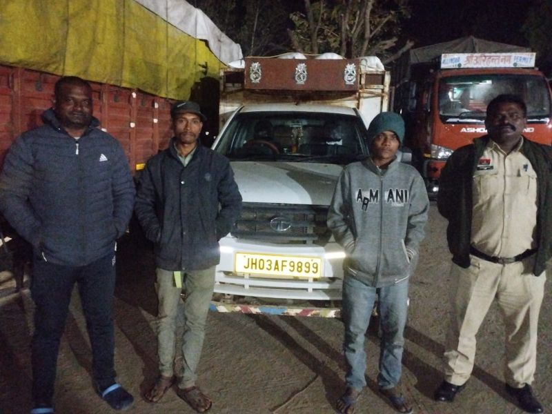 सरहदी रास्तों पर पुलिस का सख्त पहरा: जशपुर में एक और अवैध धान से भरी पिकअप धराई, 26 क्विंटल धान जब्त, अब तक 1700 क्विंटल से अधिक पकड़ा गया