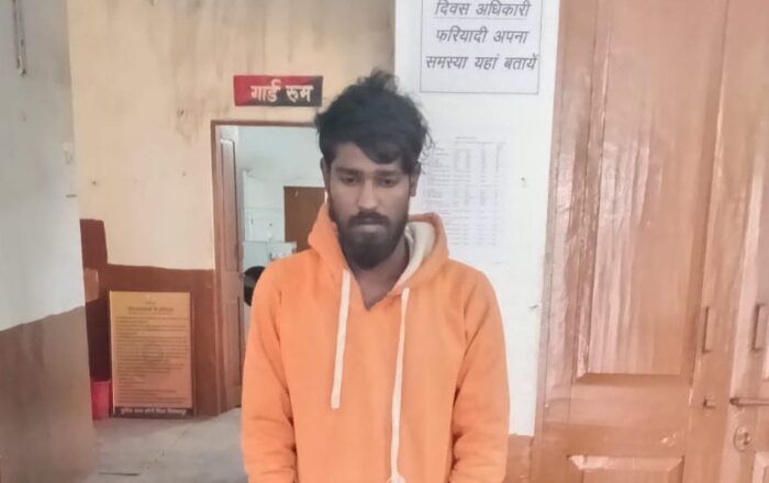 तुर्काडीह चौक पर चाकू लेकर आतंक मचाने वाला आरोपी पुलिस गिरफ्त में, एसएसपी रजनेश सिंह के निर्देश पर कोनी पुलिस की सख्त कार्रवाई