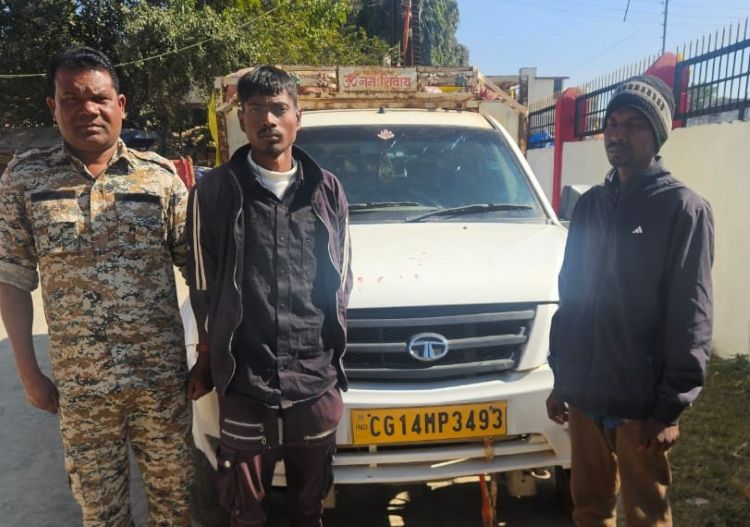 धान तस्करी पर पुलिस का शिकंजा, लैलूंगा में रात्री गश्त के दौरान 25 क्विंटल अवैध धान पकड़ा, पिकअप वाहन सीज