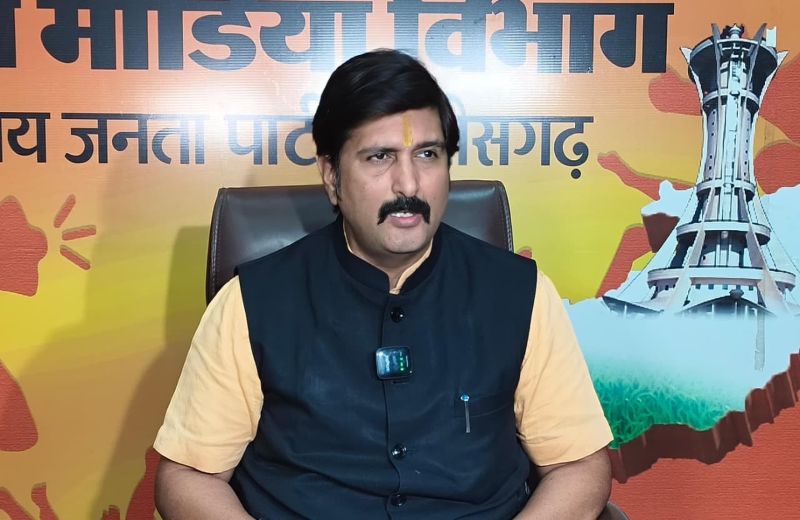 धर्मांतरण विरोधी संतों पर कांग्रेस का षड्यंत्र उजागर: जयेंद्र सरस्वती से धीरेंद्र शास्त्री तक हमला, भूपेश बघेल माफी मांगें—अमित चिमनानी