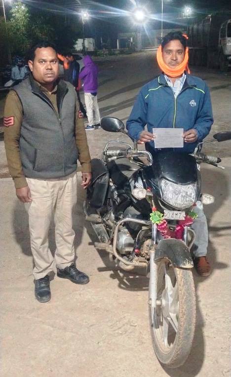 शराब पीकर वाहन चलाना पड़ा महंगा : लवन पुलिस की कार्रवाई में चालक पर ₹10 हजार का जुर्माना.