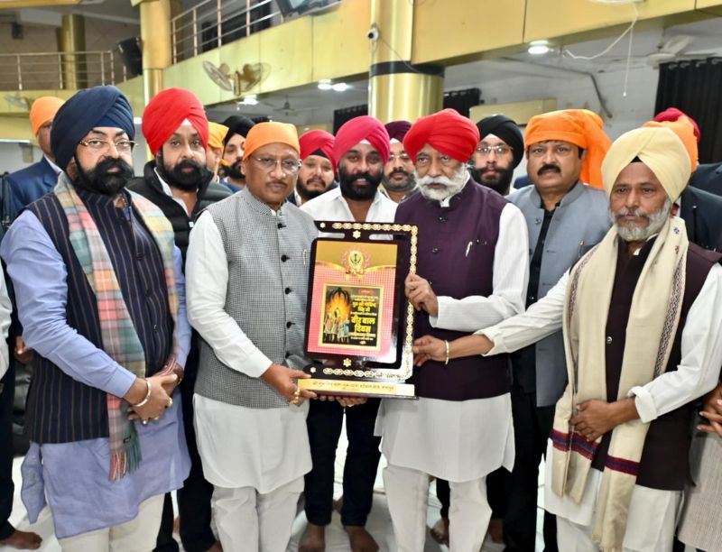रेलवे स्टेशन गुरुद्वारा में मुख्यमंत्री साय ने टेका मत्था, बोले— साहिबजादों का बलिदान भारत की आत्मा, इसे जन-जन तक पहुंचाना हमारा कर्तव्य