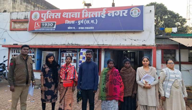 पुलिस कार्यवाही : कथा पंडाल के आसपास पुलिस की कड़ी नजर, चैन स्नेचिंग पर लगाम लगाने भिलाई नगर पुलिस अलर्ट, सेक्टर-6 में संदिग्धों पर शिकंजा, पाकेटमारी रोकने भिलाई नगर पुलिस की विशेष टीम तैनात.