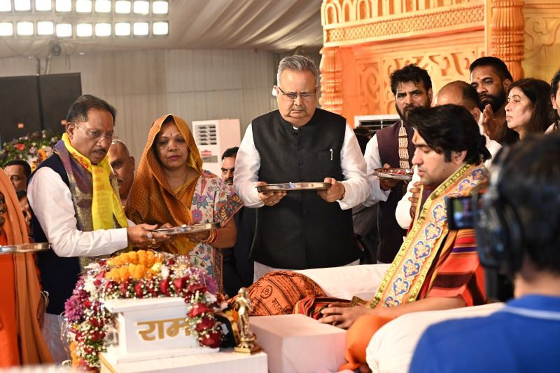 दिव्य श्री हनुमंत कथा में मुख्यमंत्री विष्णुदेव साय हुए सपत्निक शामिल, भिलाई में उमड़ा श्रद्धा का सागर — छत्तीसगढ़ की सुख-समृद्धि के लिए की प्रार्थना