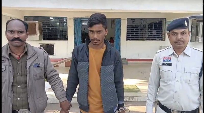 रात में दुकान बंद करते समय जानलेवा हमला और लूट: पुलिस ने फरार आरोपी अरुण वर्मा को दबोचा, शादी प्रस्ताव रद्द होने से जुड़ा था विवाद