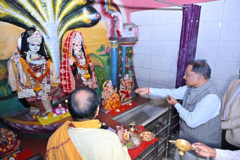 पमशाला में मुख्यमंत्री विष्णु देव साय ने राधा-कृष्ण मंदिर में टेका मत्था, प्रदेश की सुख-समृद्धि और खुशहाली की कामना