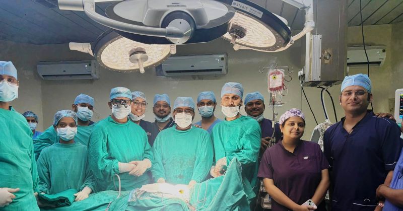 जहाँ उम्मीदें खत्म होती हैं, वहाँ इलाज शुरू होता है: अम्बेडकर अस्पताल में दुर्लभ छाती कैंसर का सफल उपचार