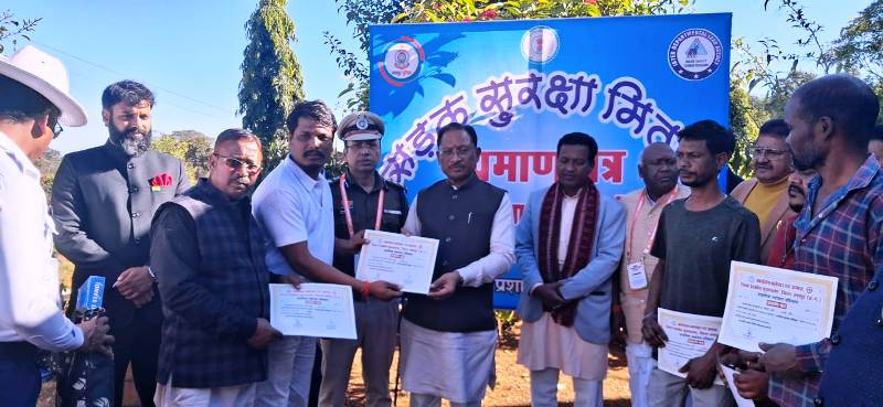 जशपुर में सड़क सुरक्षा को मिला नया आयाम : दुर्घटनाओं में जान बचाने की मुहिम तेज, 222 ‘सड़क सुरक्षा मितान’ मुख्यमंत्री द्वारा हुए सम्मानित, जशपुर के स्वयंसेवकों को मिला राज्यस्तरीय सम्मान.