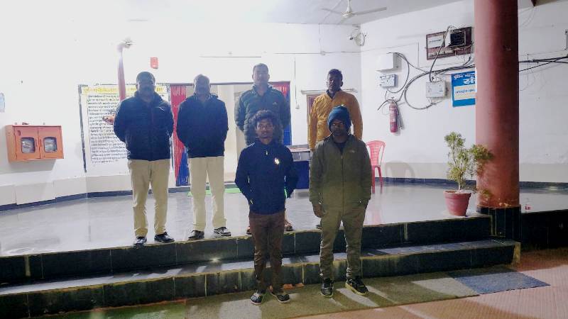 बसदेई चौकी की त्वरित कार्रवाई : मुखबिर की सूचना पर बड़ी दबिश ! दो टन चोरी का कोयला पकड़ाया, ओपन कास्ट माइंस से चोरी कर बिक्री की थी तैयारी, ट्रेक्टर जब्त, दो आरोपी गिरफ्तार.