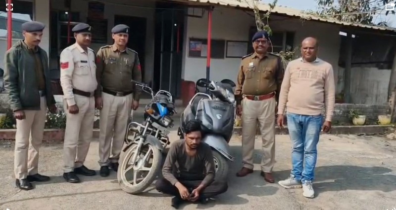 दोपहिया वाहन चोरी का खुलासा : एक ही आरोपी ने की दो चोरी, मणीपुर पुलिस ने आरोपी को स्कूटी और बाइक सहित किया गिरफ्तार, न्यायालय के समक्ष किया पेश.